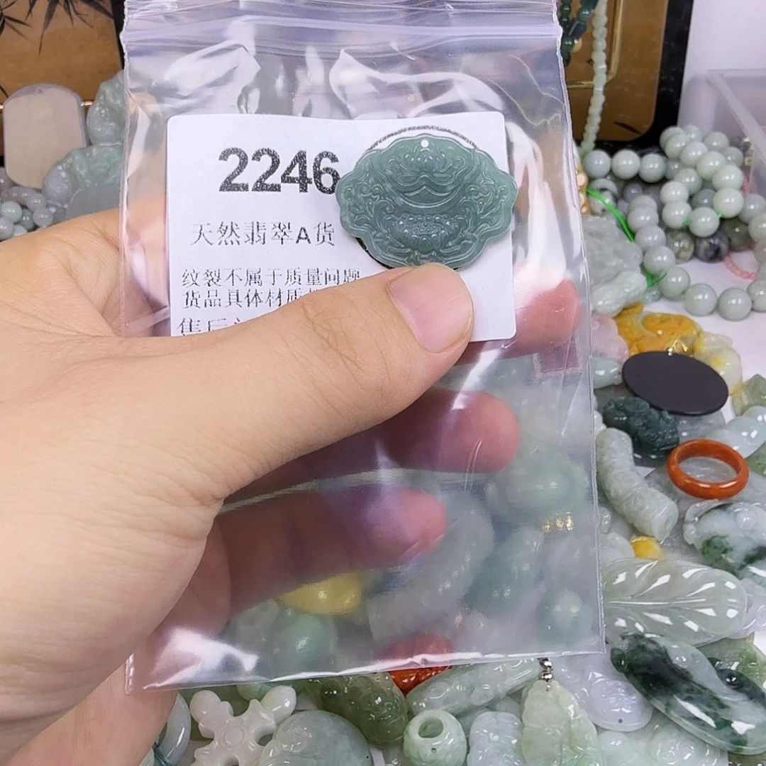 翡翠未镶嵌颈饰hhh
