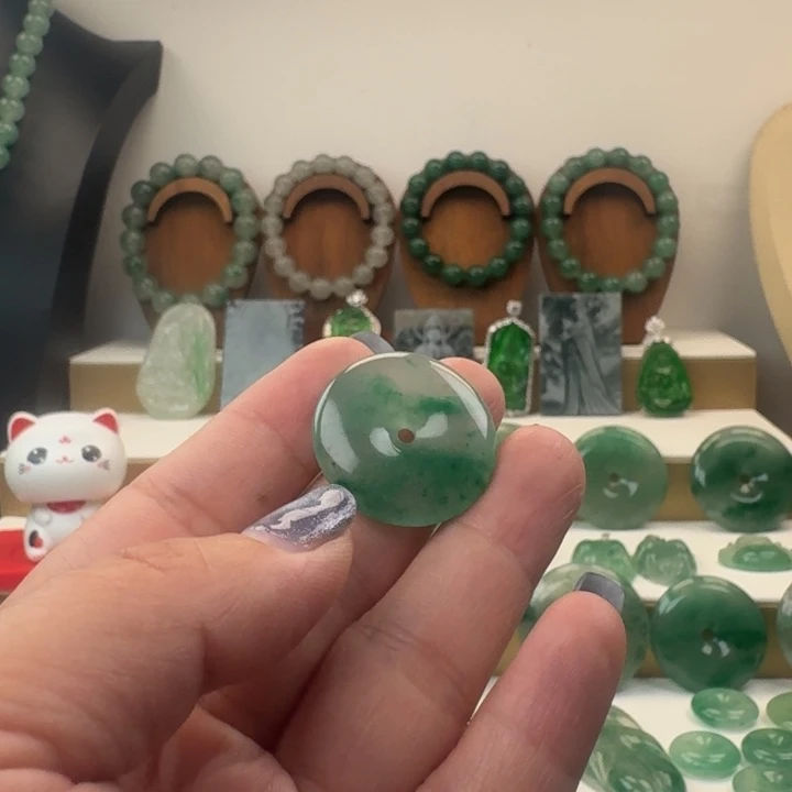 石英质玉未镶嵌颈饰