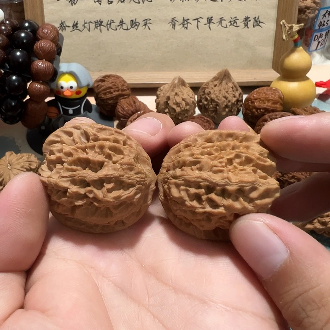 54号文玩核桃37尺野生不知名