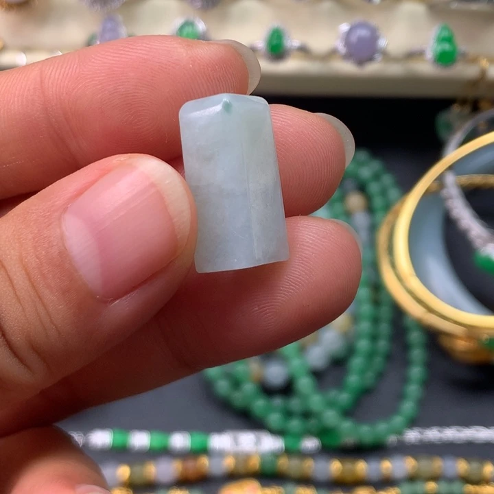 翡翠未镶嵌颈饰无事柱