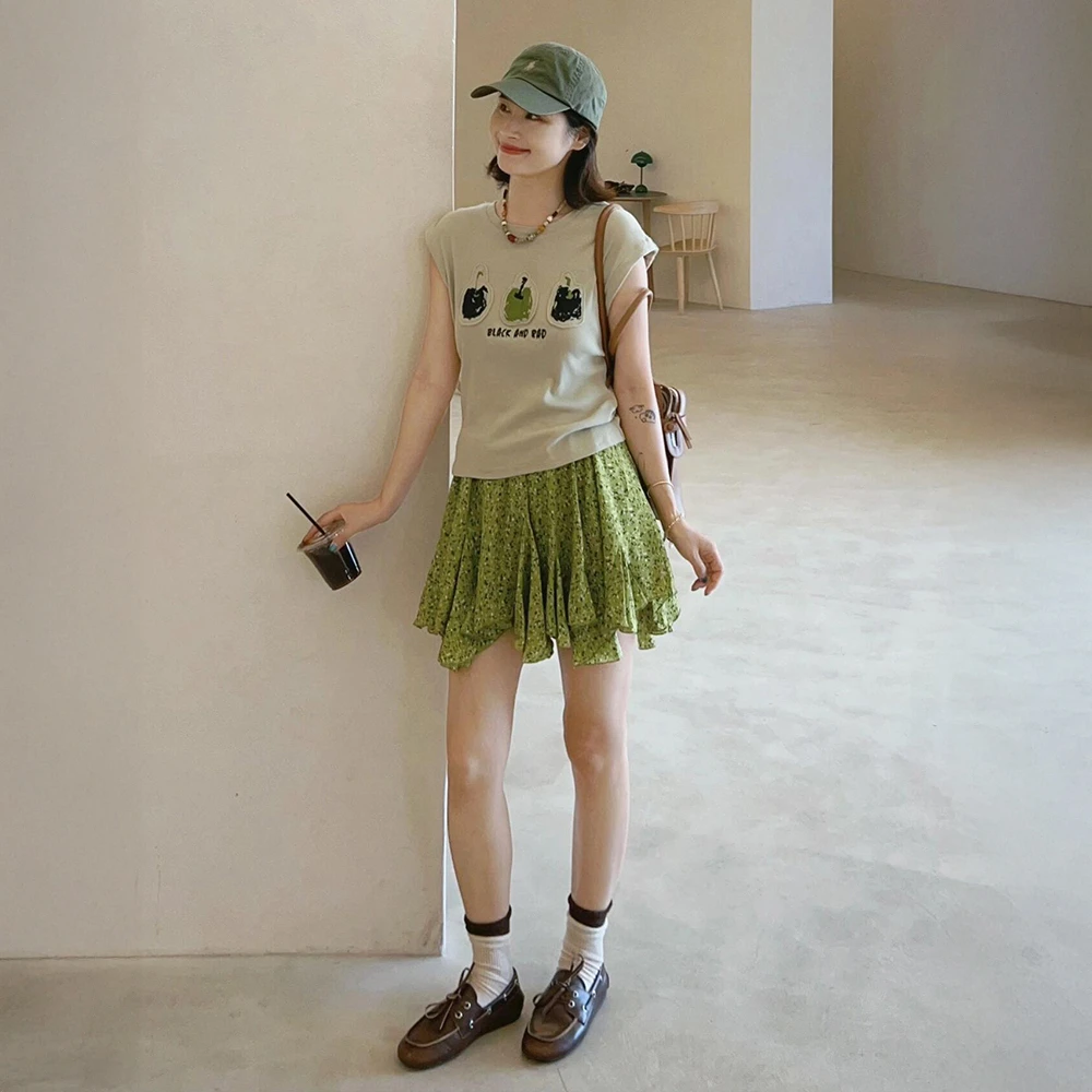 夏季穿搭一整套多巴胺印花短袖T恤上衣不规则碎花半身裙两件套装