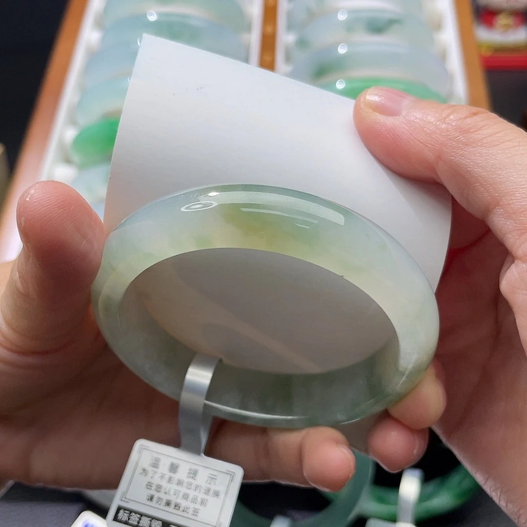 翡翠未镶嵌手镯52.4油画