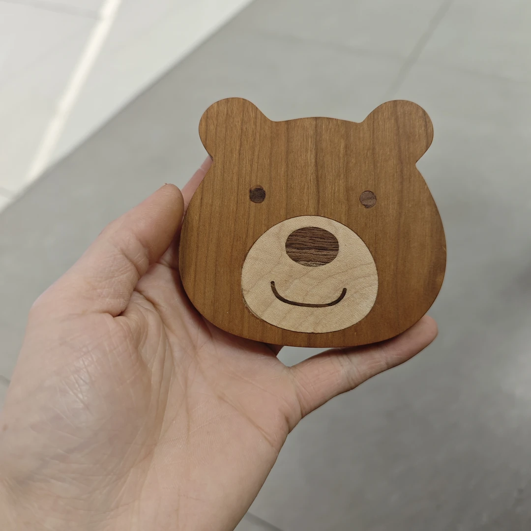 樱桃木小熊杯垫