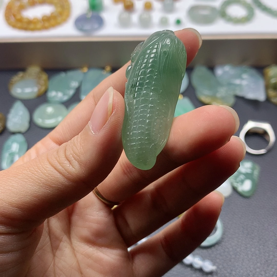 翡翠未镶嵌颈饰玉米