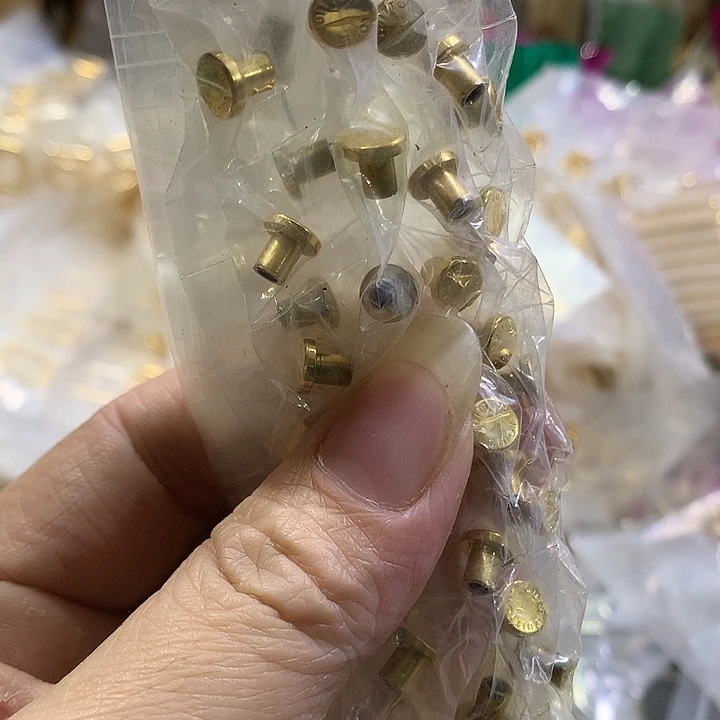 无纺布驴家0.7平面上螺丝钉10个