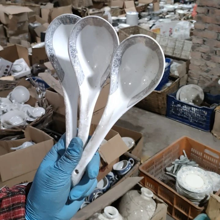 摆件盘子碗茶壶啥都有