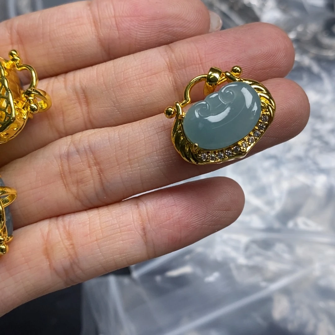 翡翠颈饰未镶嵌翡翠