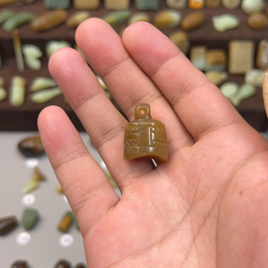 岫岩河磨玉（透闪石质玉）未镶嵌颈饰