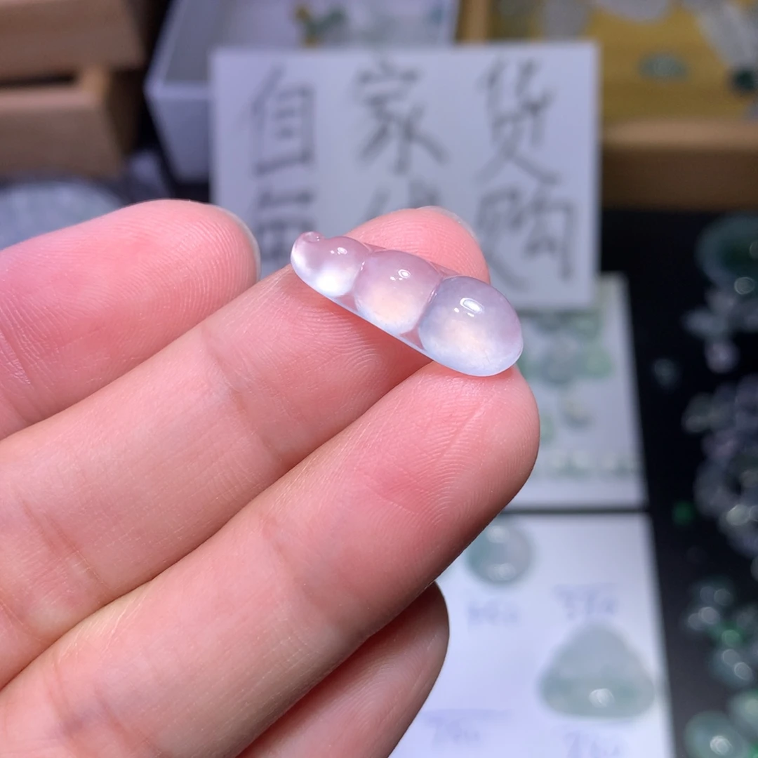 翡翠未镶嵌颈饰高冰豆