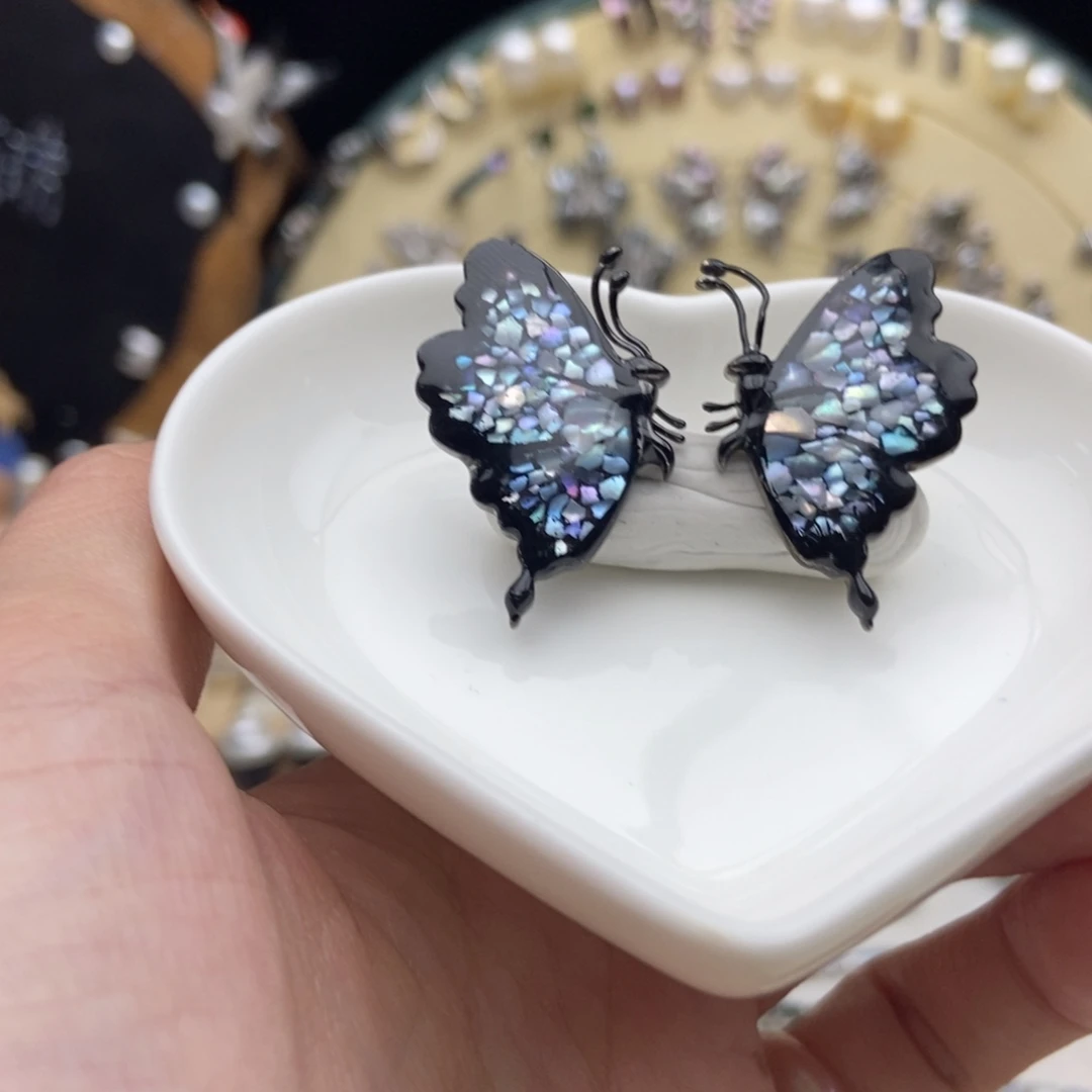 银S925镶嵌画框海水珍珠珍珠碎片蝴蝶耳钉