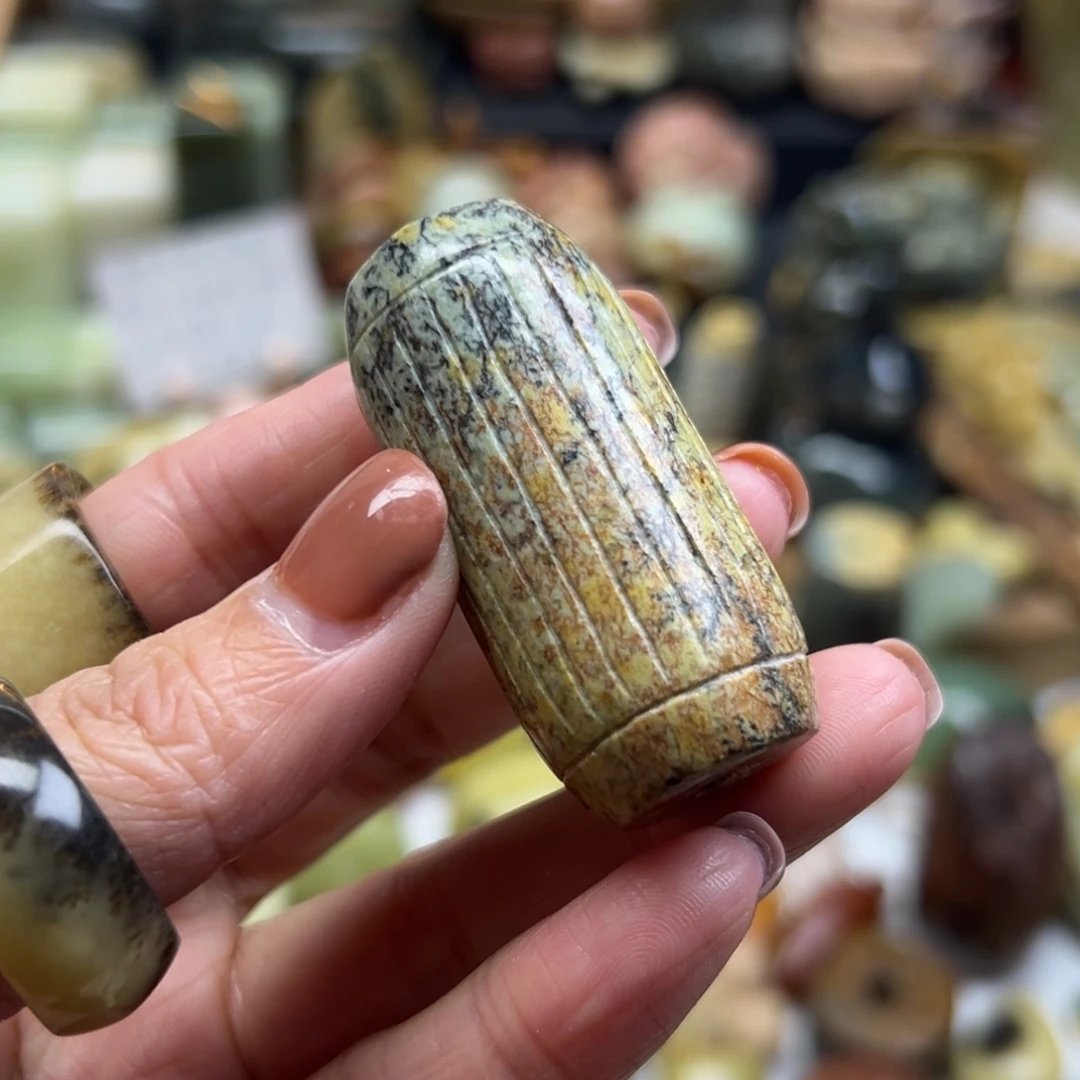 岫岩河磨玉（透闪石质玉）未镶嵌颈饰河磨玉勒子