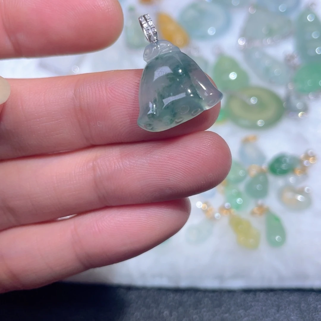 翡翠18K金镶嵌颈饰翡翠