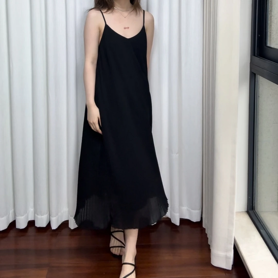 【杭州群姐家】A2509夏季优雅气质风重工压褶黑色吊带裙