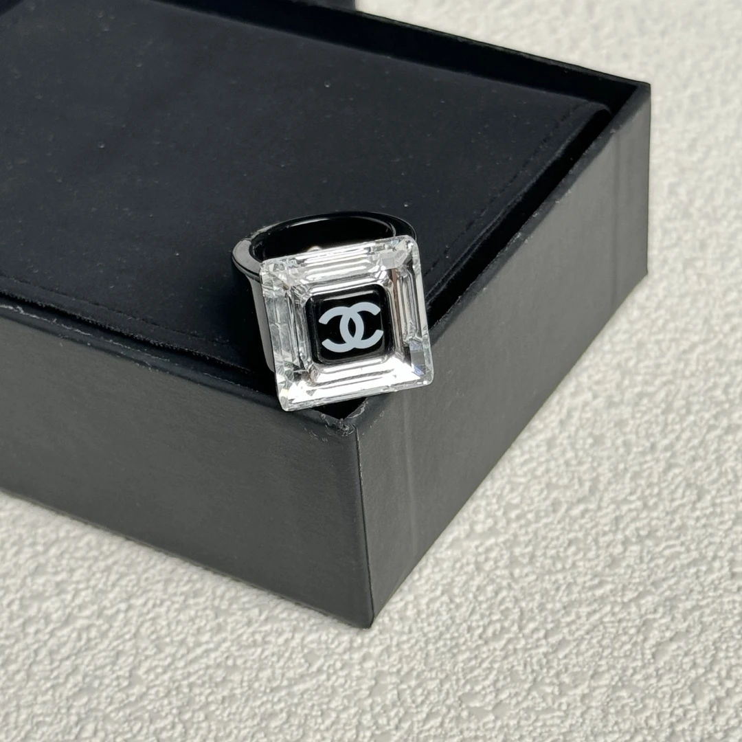 95新 Chanel/香奈儿 泡泡中古 Chanel 黑银方块亚克力戒指