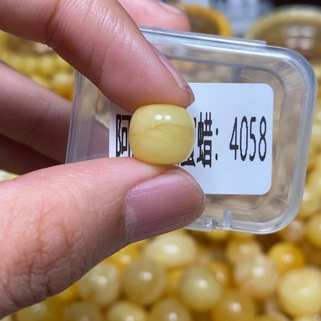 蜜蜡未镶嵌珠宝奇石4058