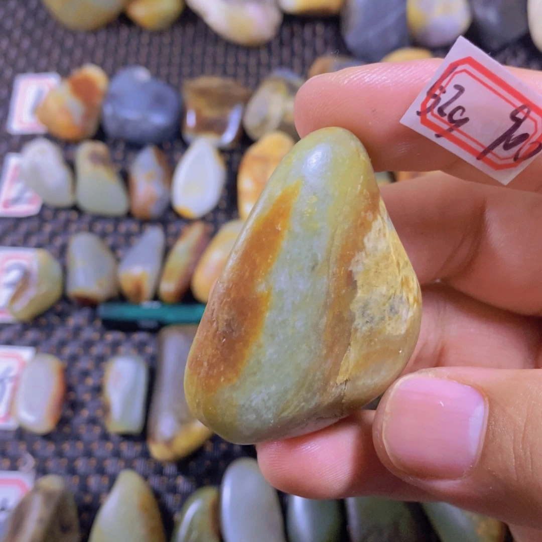 和田玉(糖玉)未镶嵌颈饰