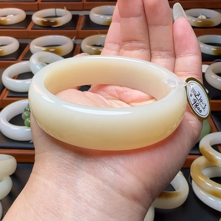 和田玉未镶嵌手镯60.6