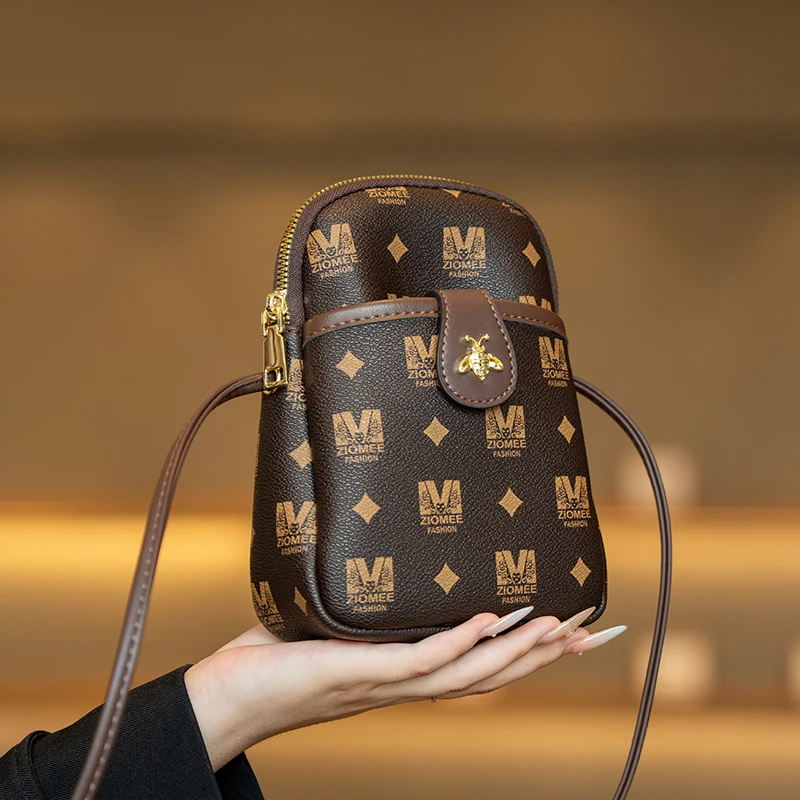 【高品质】包包女2025新款女包手机包轻便百搭字母印花单肩斜挎小包