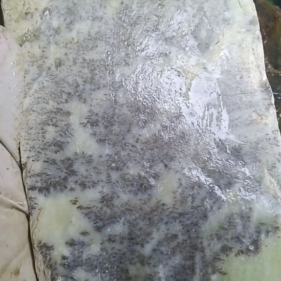 蛇纹石玉未镶嵌珠宝奇石