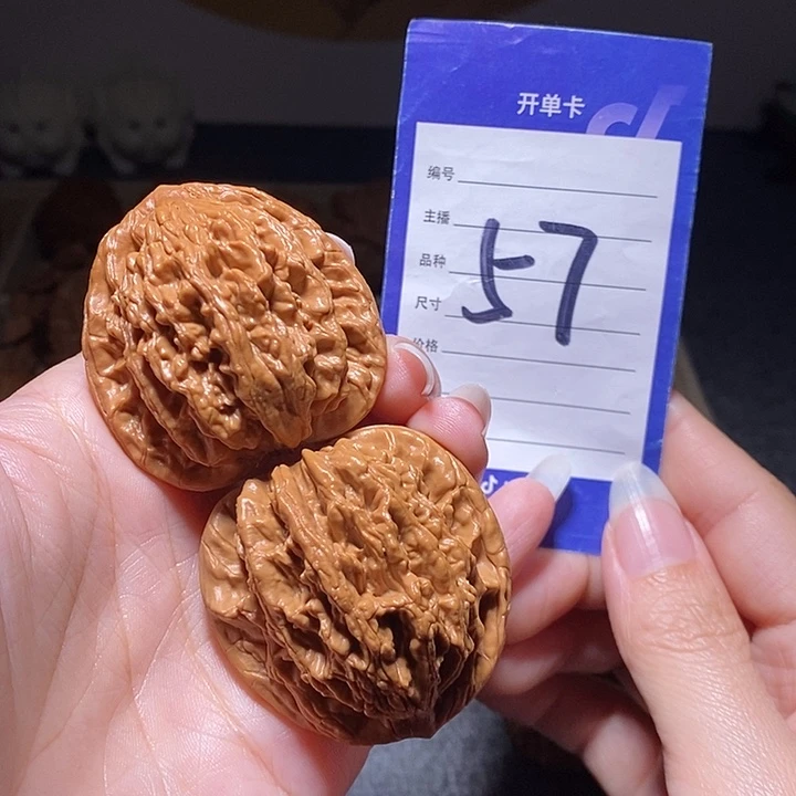 文玩核桃把件麦虎44左右