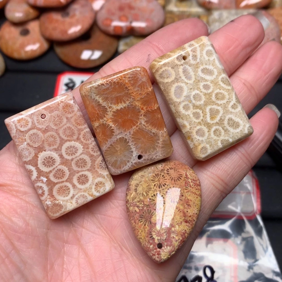 【闪购商品】硅化玉颈饰未镶嵌馨**飞