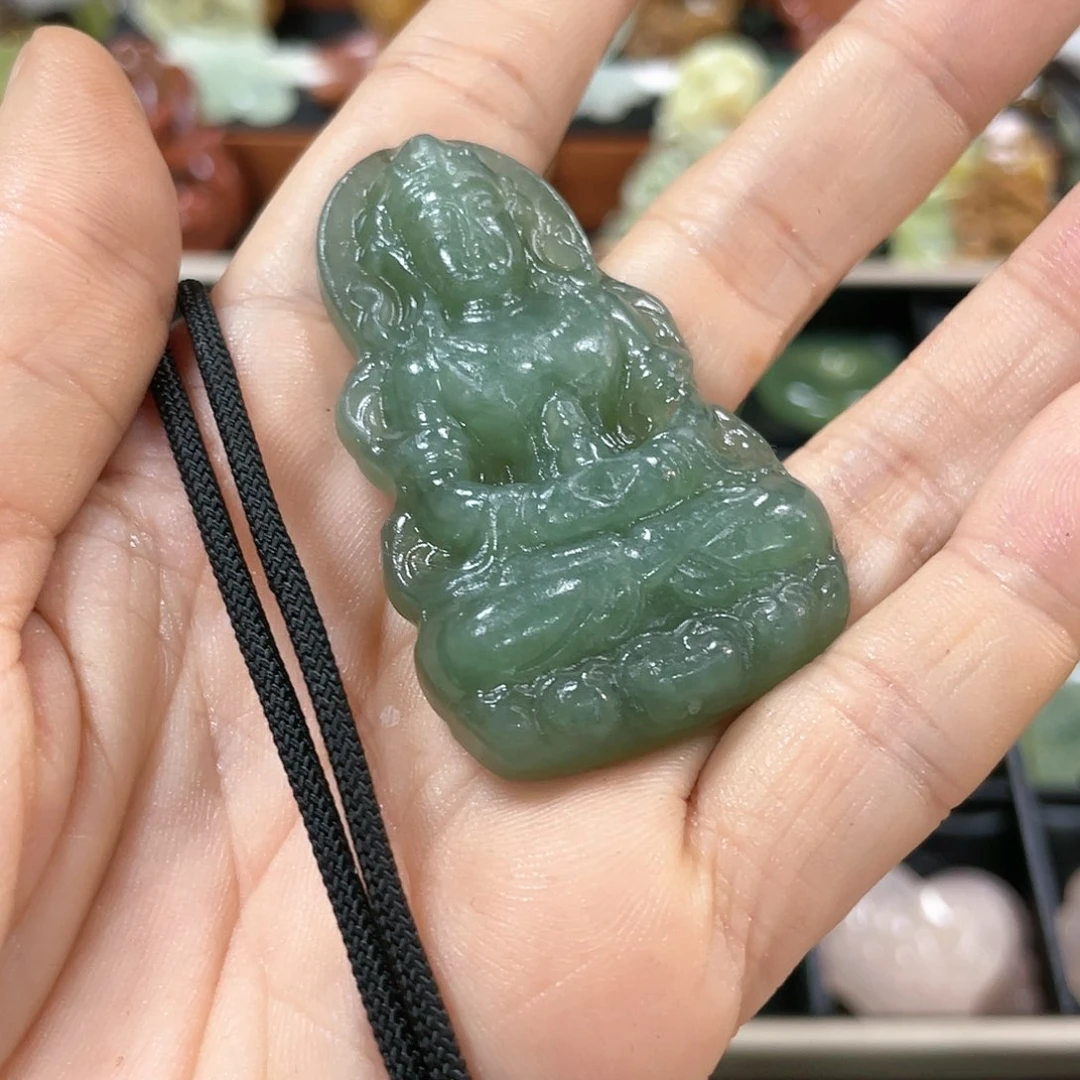 蛇纹石玉颈饰合金聚****冠