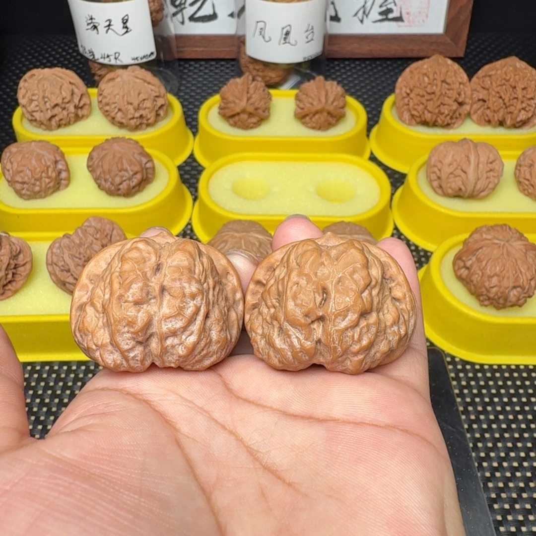 文玩核桃把件39蛤蟆头，尖黄，不退不换！
