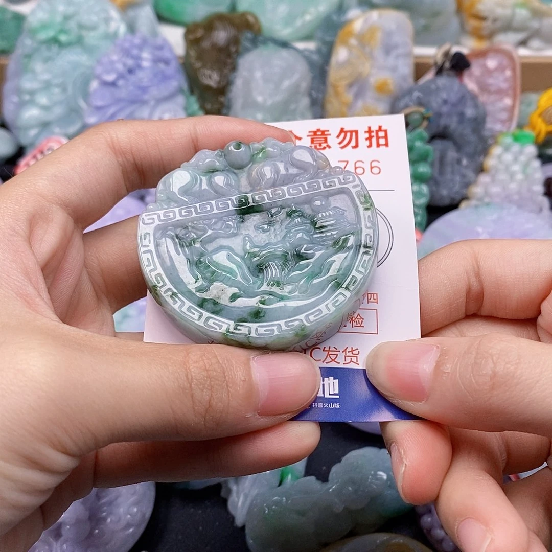 吊坠(不含链)未镶嵌翡翠