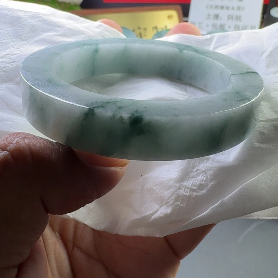 定制翡翠未镶嵌手镯