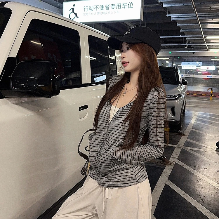 夏季薄款条纹拉链防晒外套女2025新款修身百搭显瘦小众连帽开衫潮