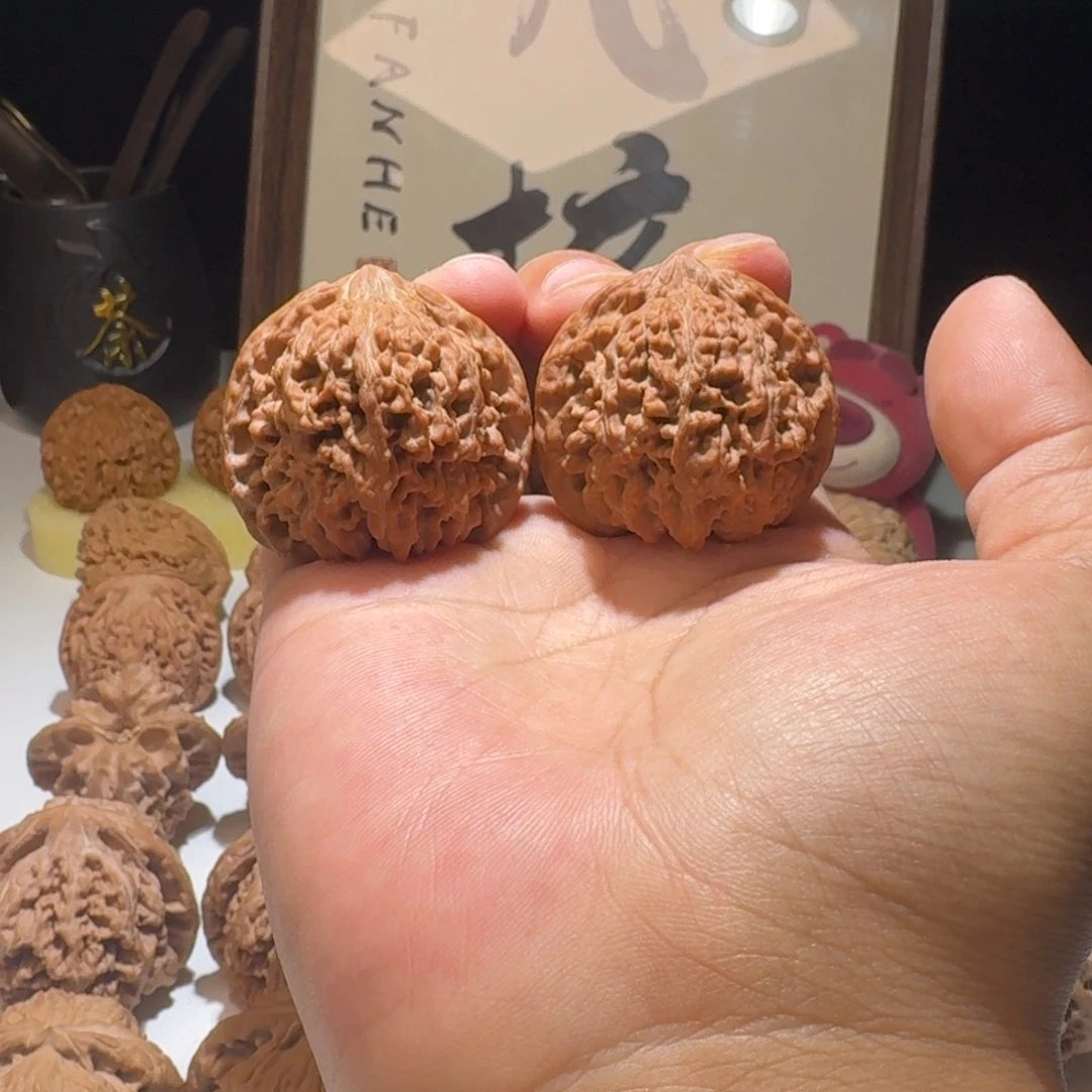 文玩核桃吊坠40尺寸汉高山满天星