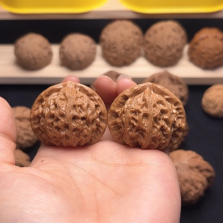 文玩核桃吊坠40宫灯