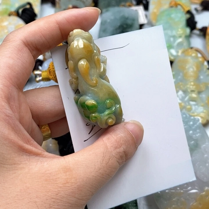 翡翠未镶嵌颈饰凤*松翡翠