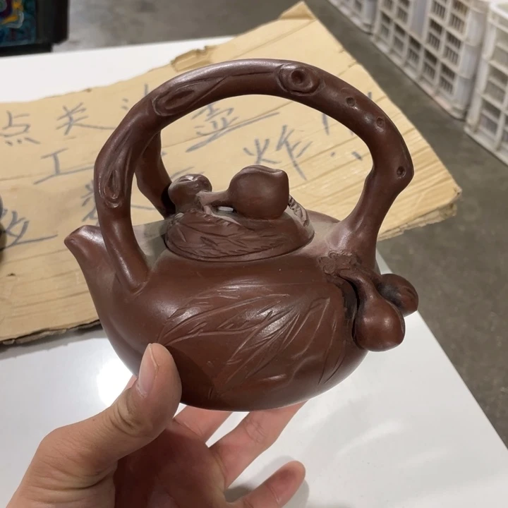 老厂紫砂壶一件。