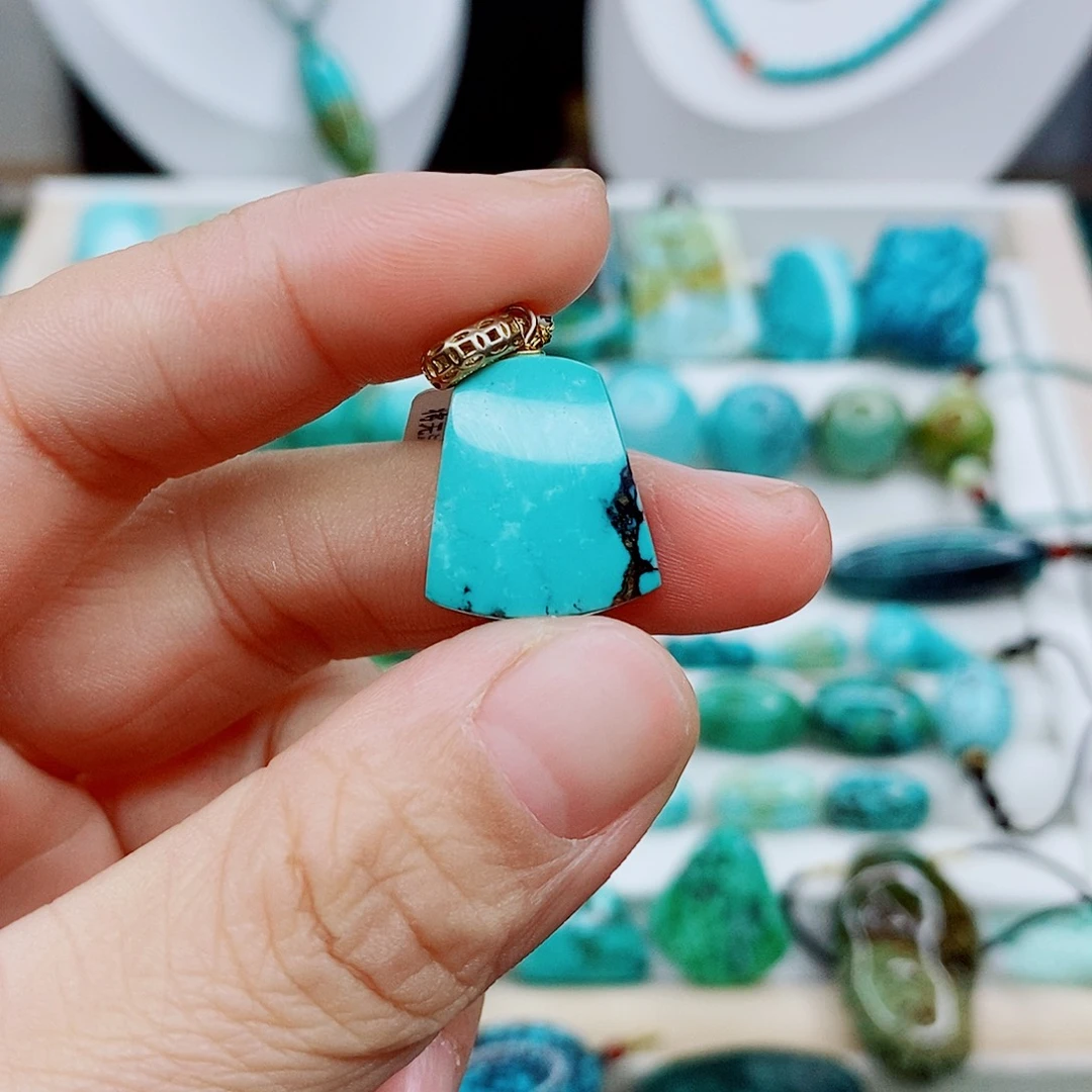 绿松石未镶嵌颈饰