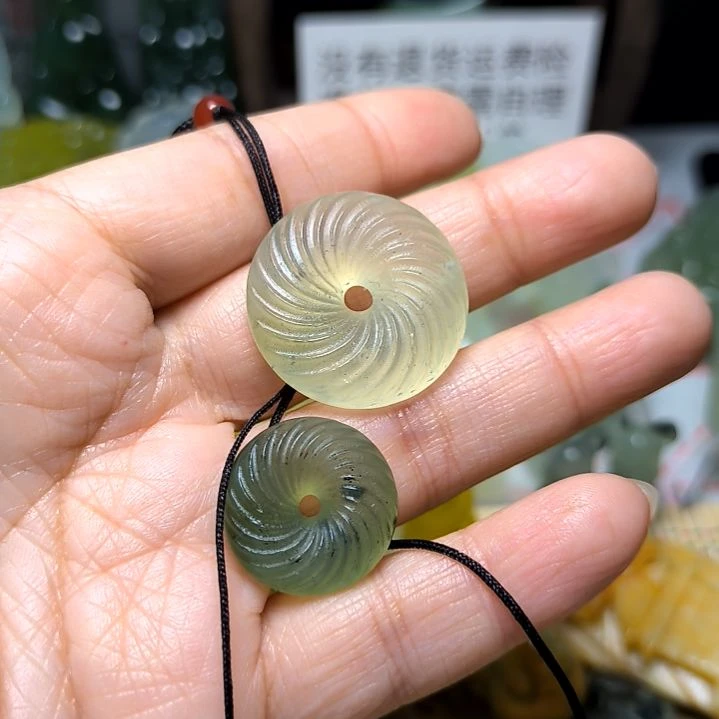 岫玉吊坠(不含链)未镶嵌青**王