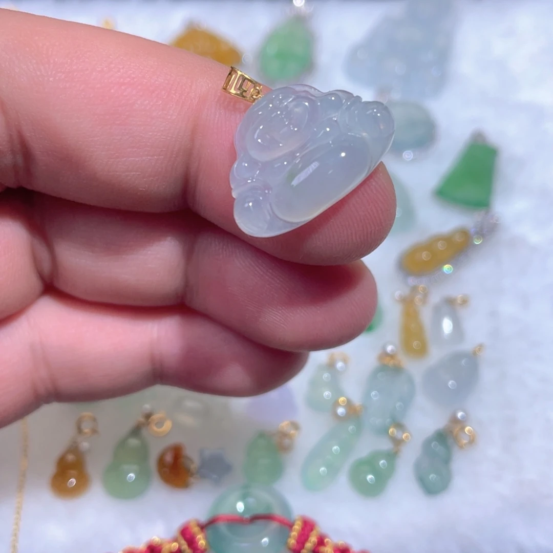 翡翠18K金镶嵌颈饰