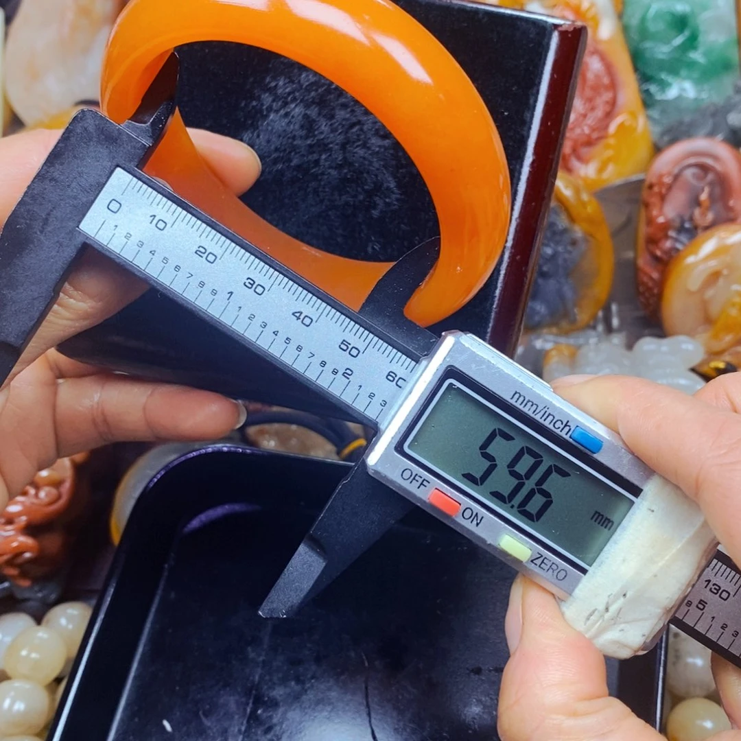 石英质玉（黄龙玉）未镶嵌颈饰