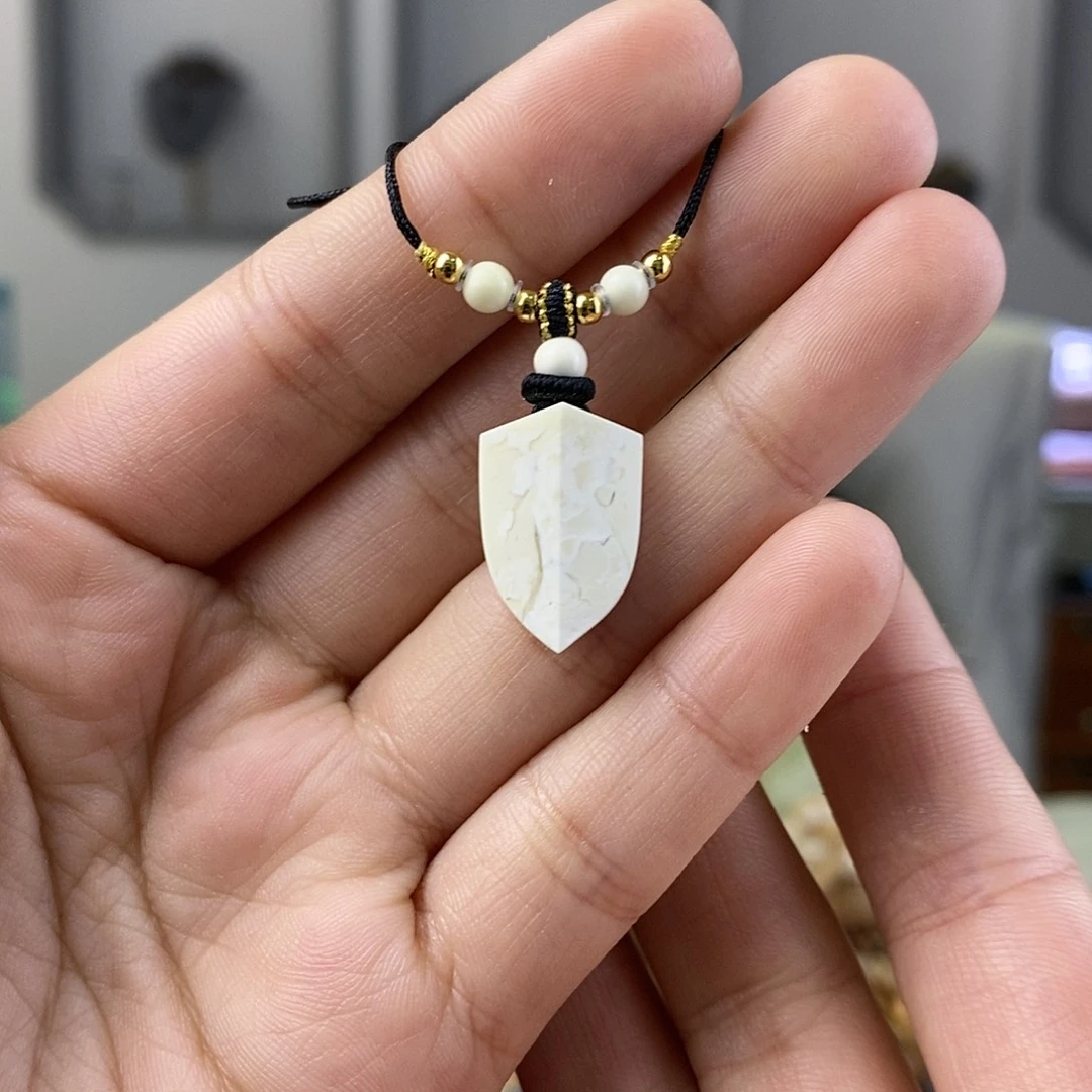 琥珀珠宝奇石未镶嵌蜜蜡盾牌