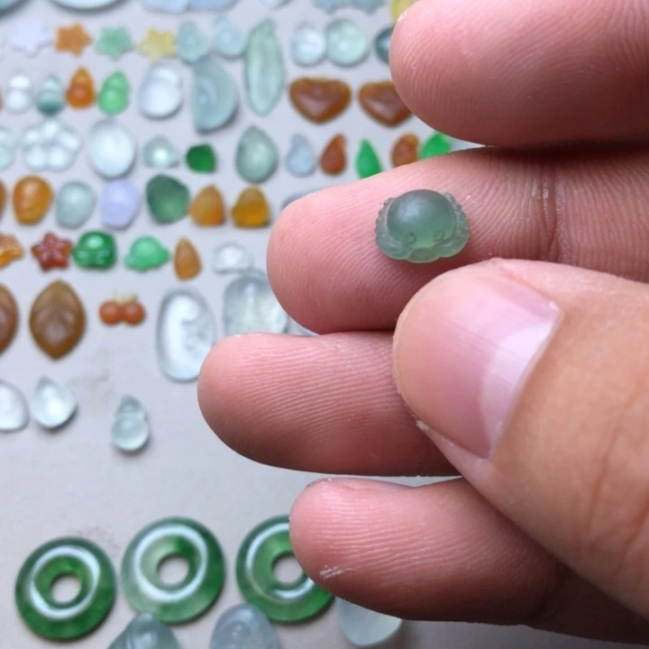 定制翡翠挂件未镶嵌