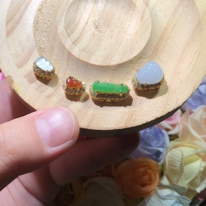 老***陈颈饰未镶嵌翡翠翡翠