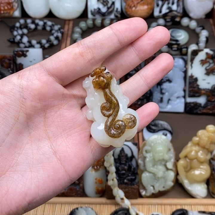 颈饰未镶嵌和田玉徒*