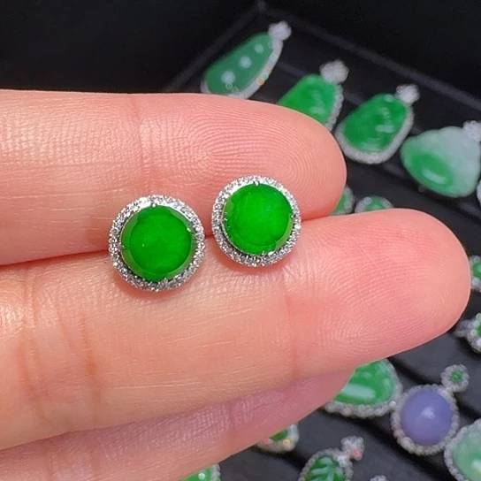 18K金镶嵌翡翠耳饰