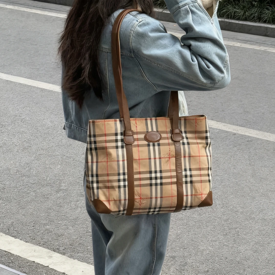 95新 BURBERRY/博柏利 95新 经典格纹保龄球包