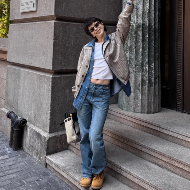 AMASS/阿玛施【高人一等】早春新款经典水洗蓝中高腰显瘦直筒牛仔裤