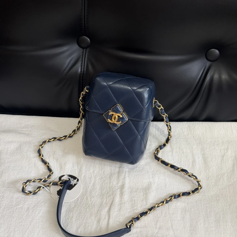 99新 Chanel/香奈儿 Chanel 21A  宝石扣硬盒子包 深海蓝