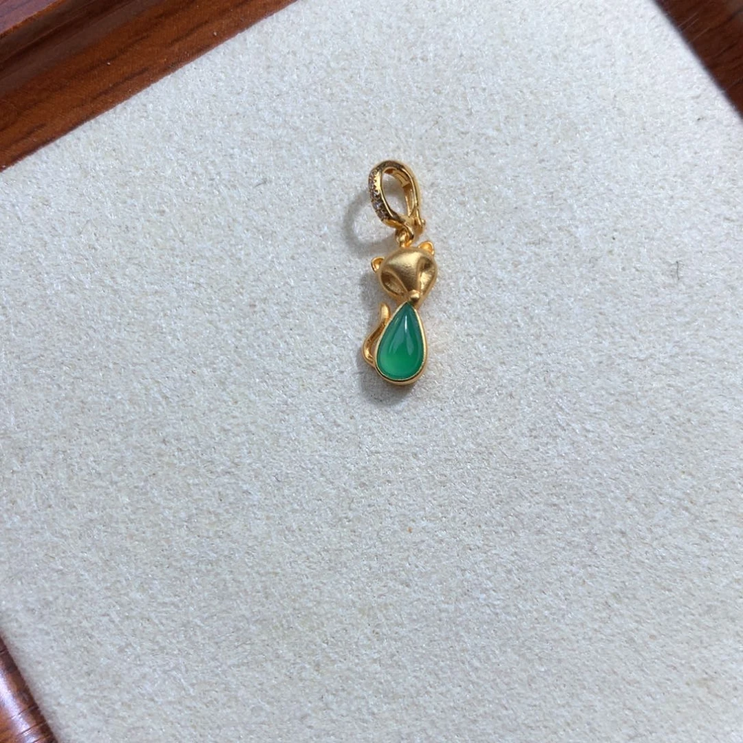 翡翠18K金镶嵌项链狐狸滴溜