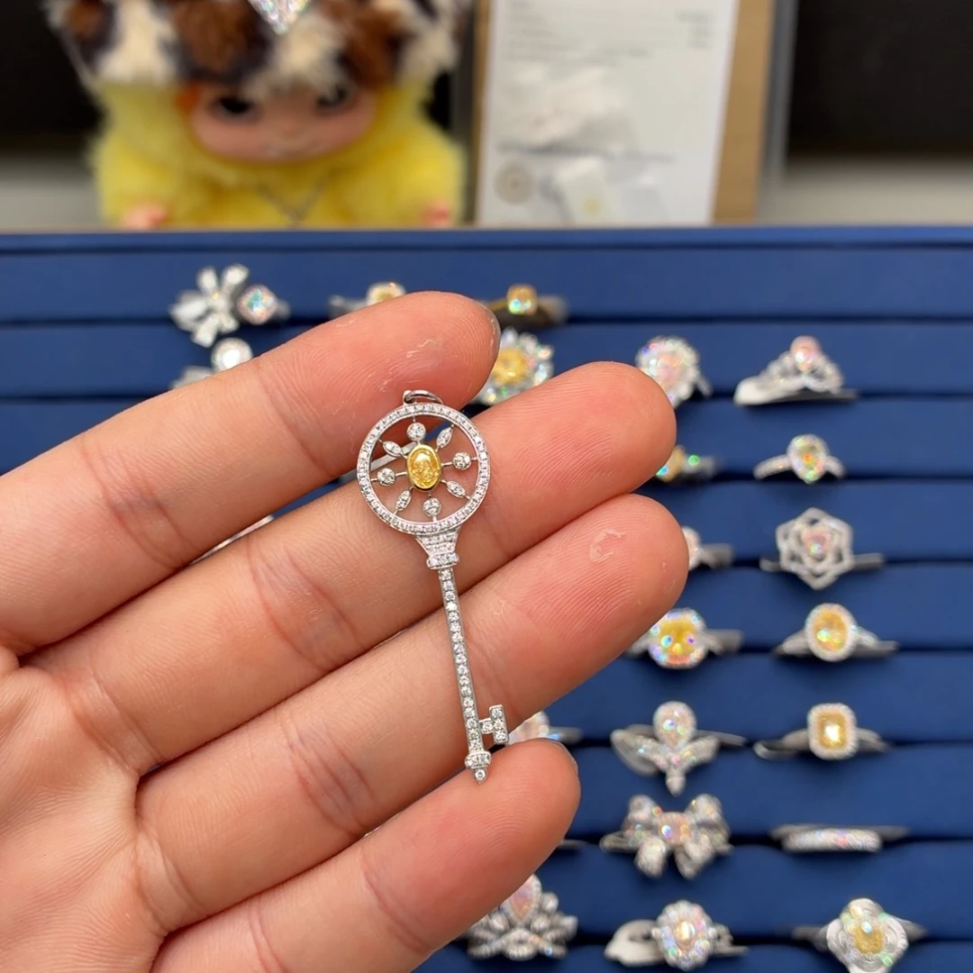 戒指/指环钻石18K金镶嵌黄钻吊坠