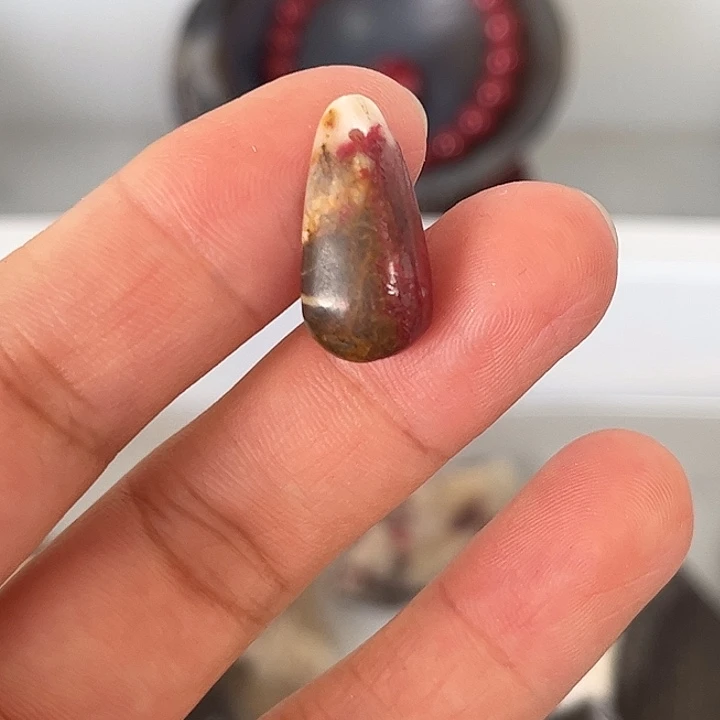 天然辰砂天然朱砂原石吊坠