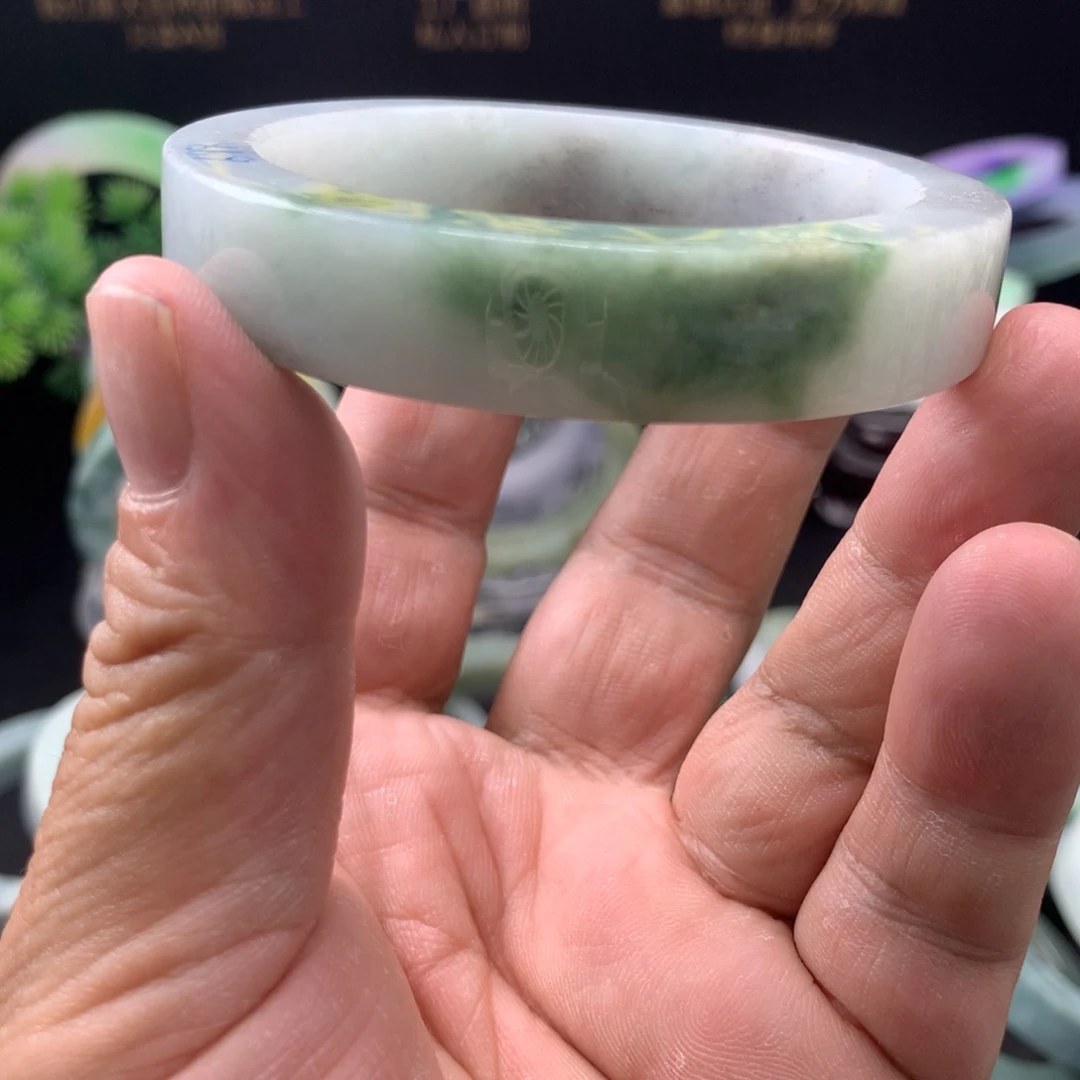 定制翡翠未镶嵌手镯